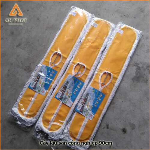 Cây lau sàn có cán và khung làm từ inox và thép chắc chắn