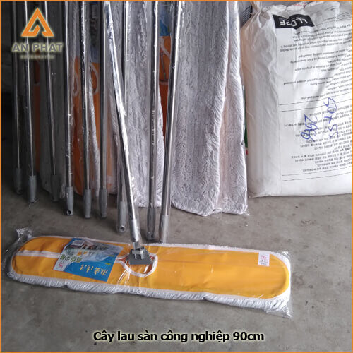 Cây lau sàn có phần bông lau bằng cotton thấm hút tốt