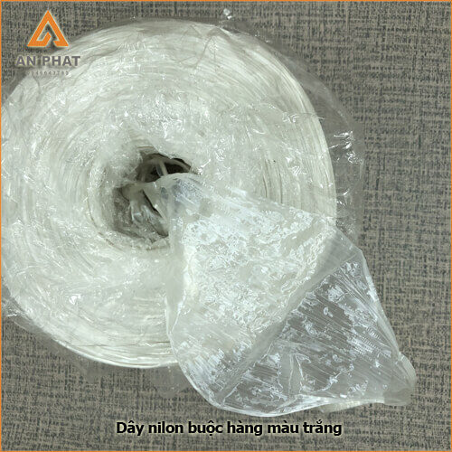 Dây nilon màu trắng trọng lượng 1kg/ cuộn đủ